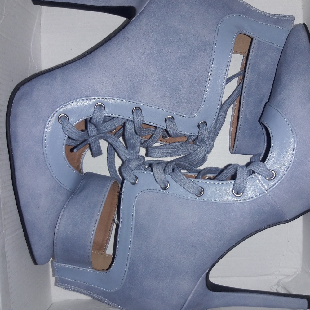 Lace up ankle bootie